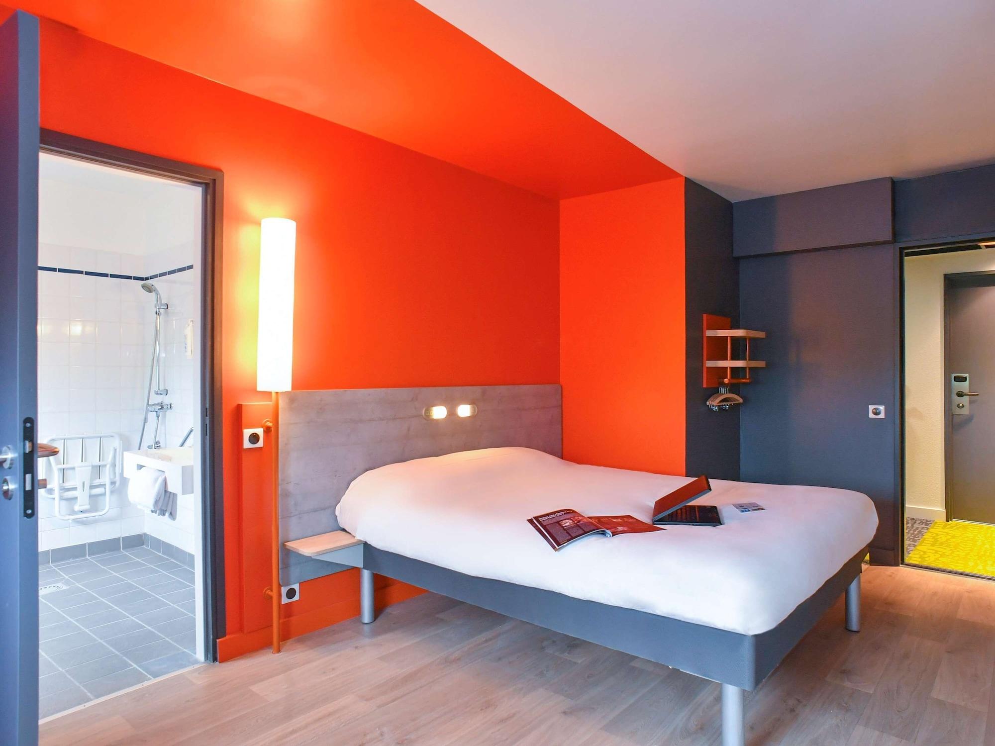 Ibis Budget Кутанс Екстериор снимка