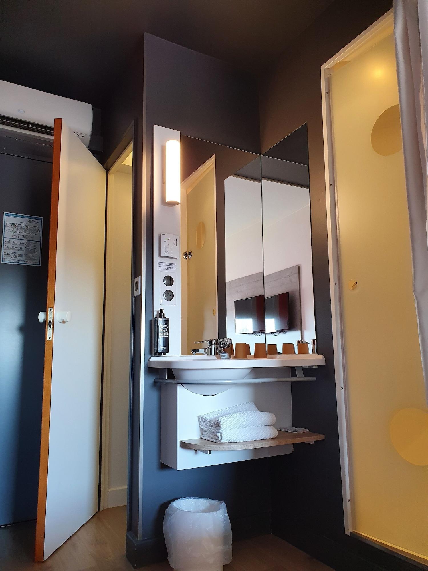 Ibis Budget Кутанс Екстериор снимка