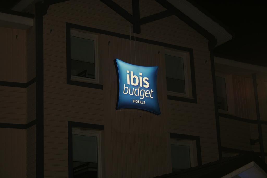 Ibis Budget Кутанс Екстериор снимка