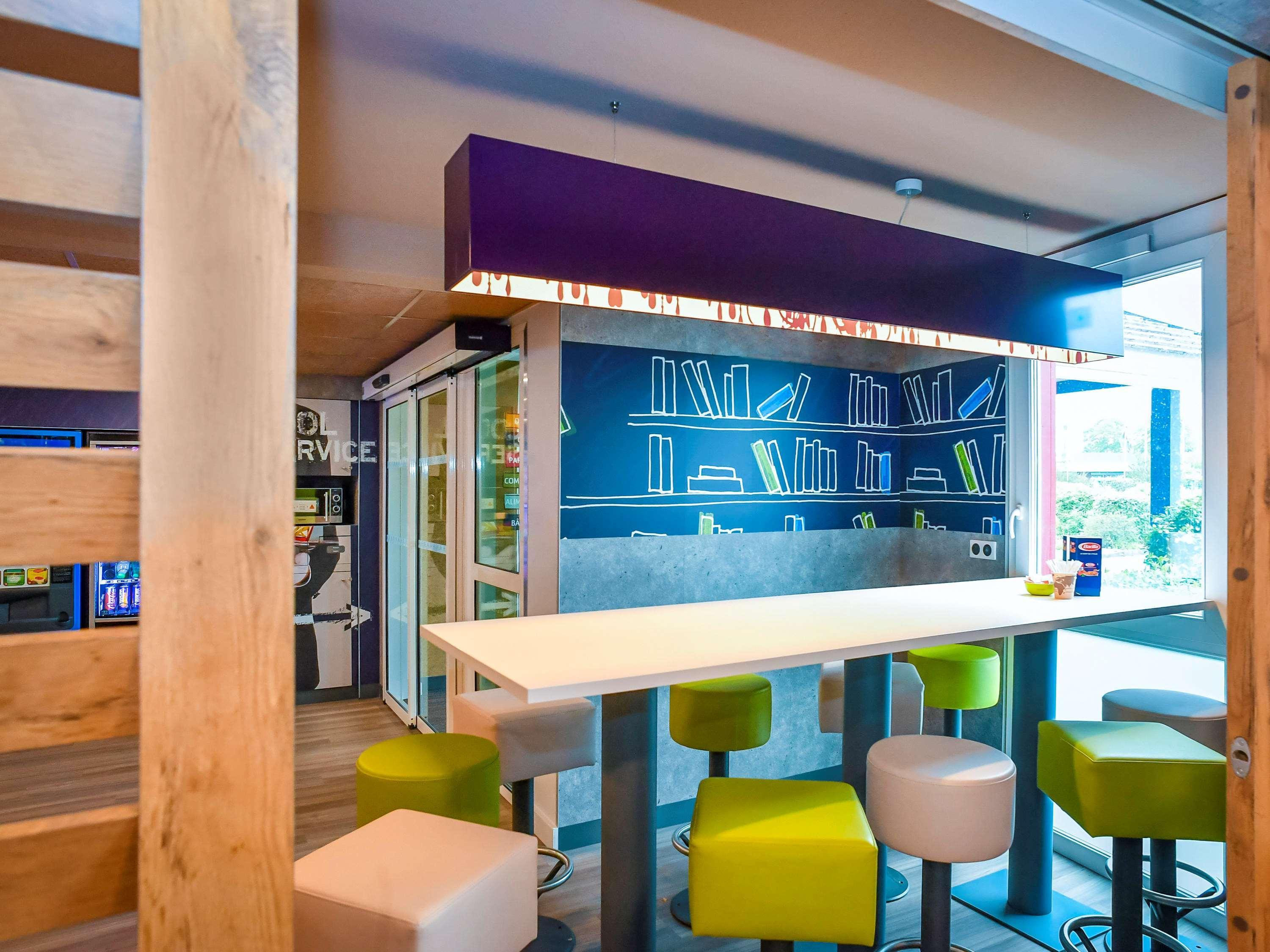 Ibis Budget Кутанс Екстериор снимка