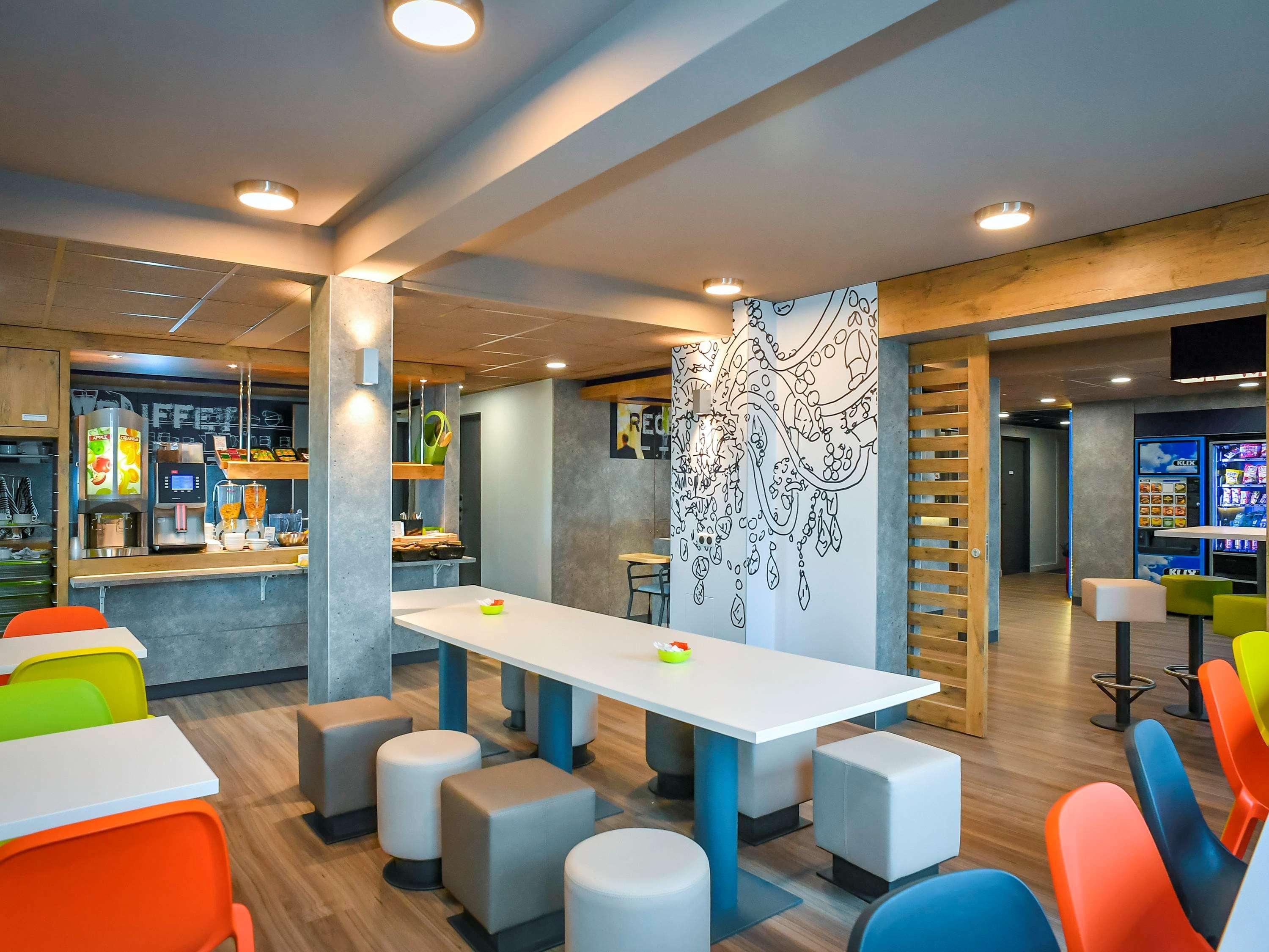 Ibis Budget Кутанс Екстериор снимка