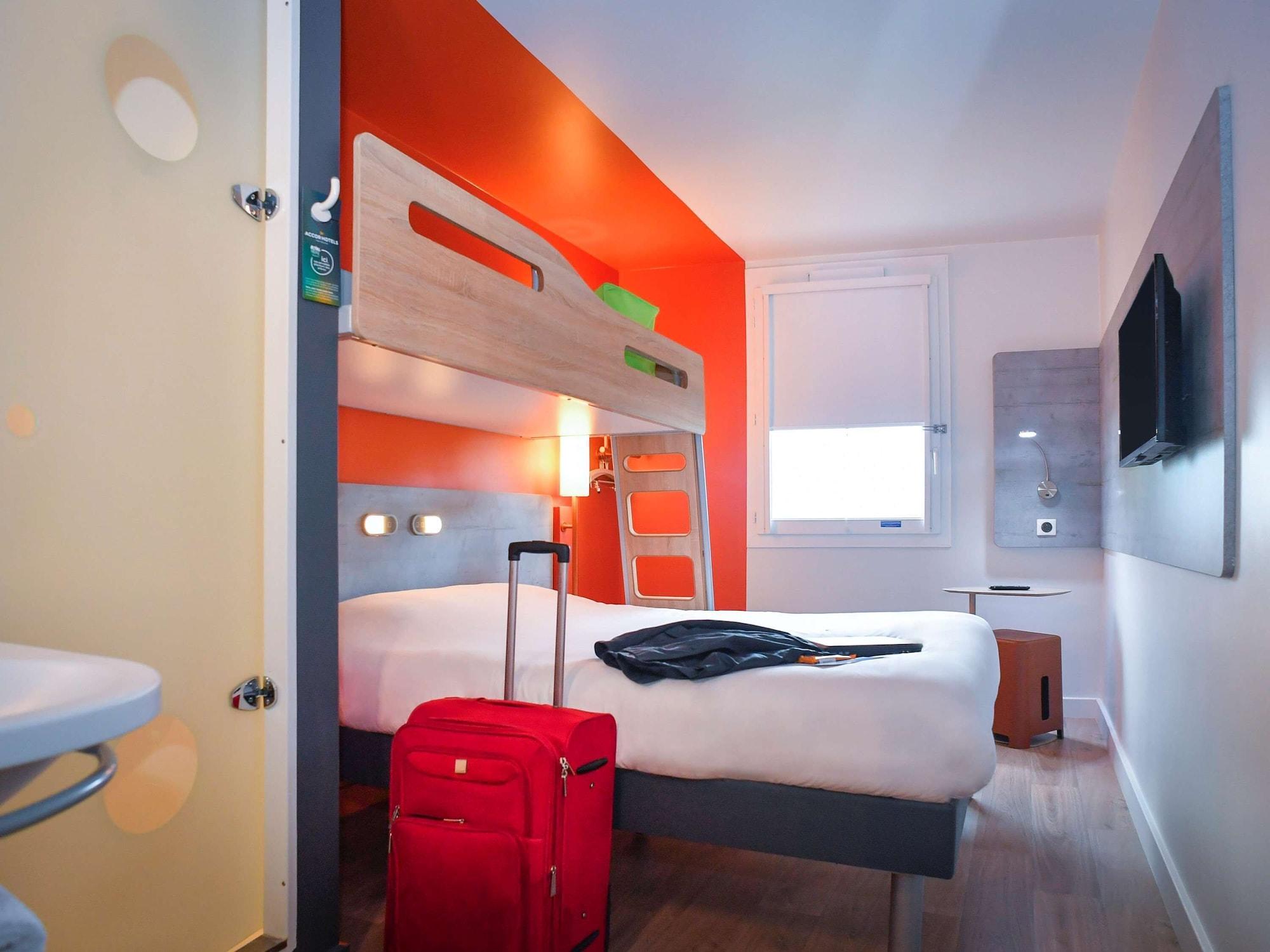 Ibis Budget Кутанс Екстериор снимка