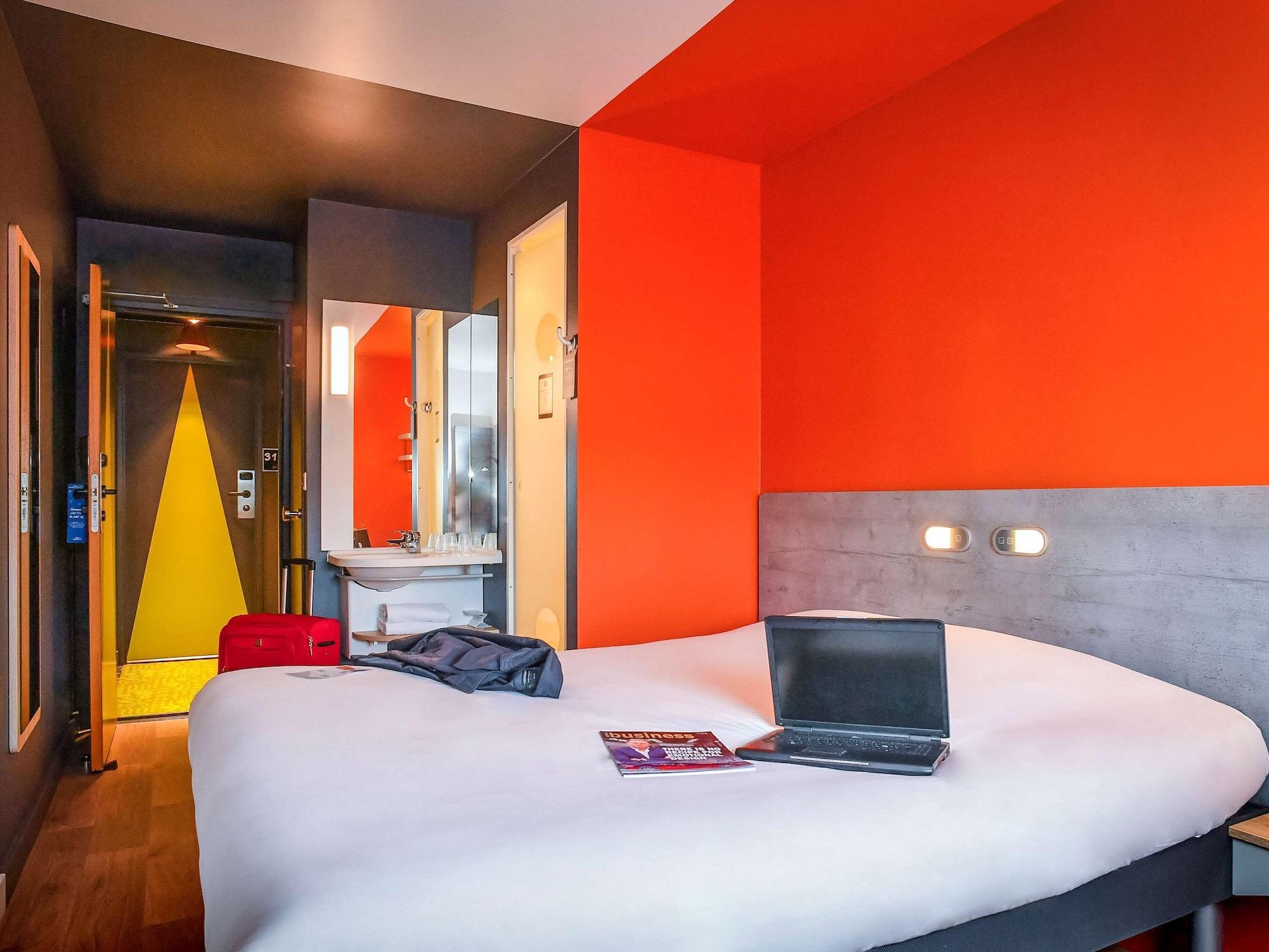 Ibis Budget Кутанс Екстериор снимка