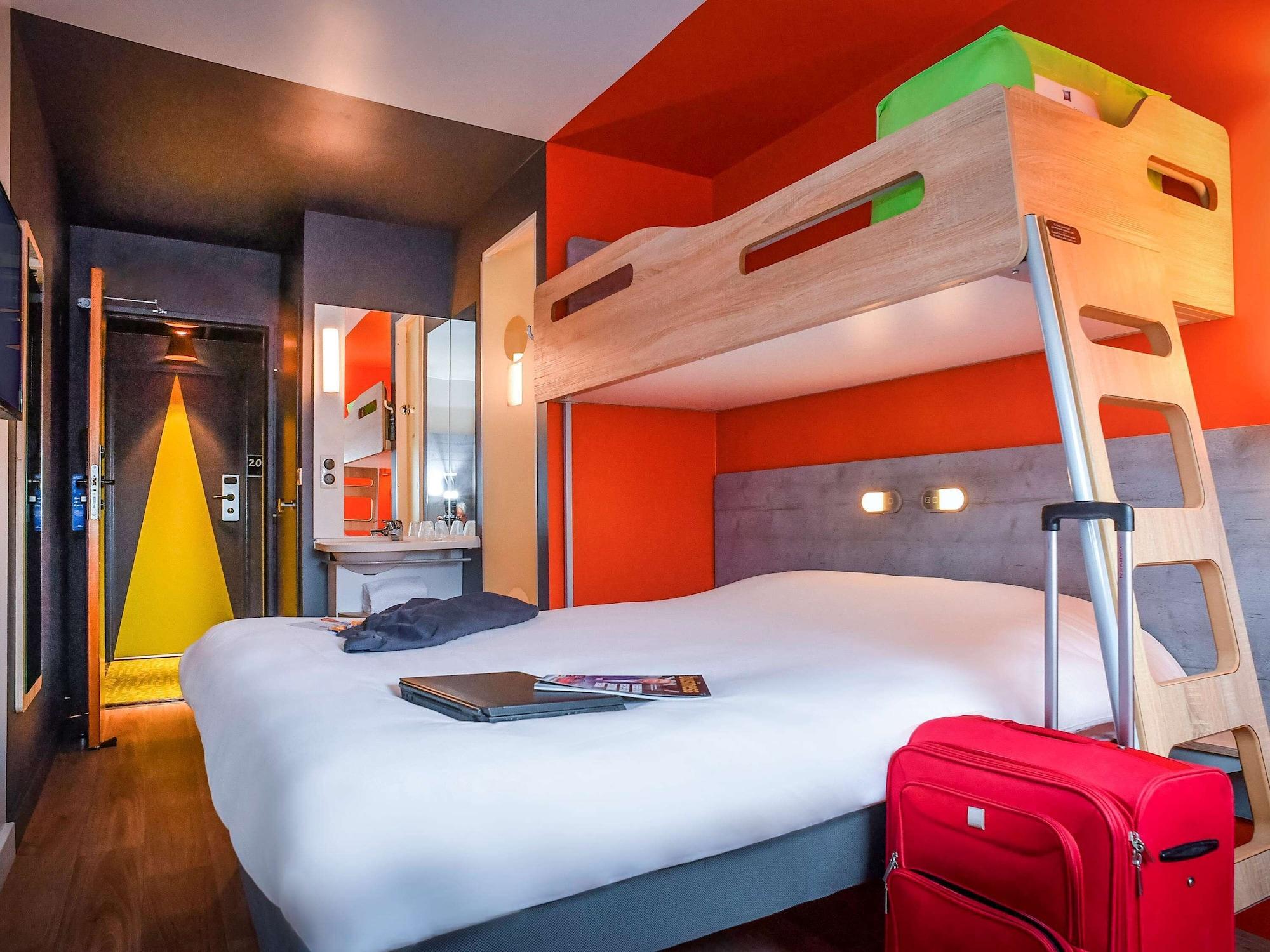 Ibis Budget Кутанс Екстериор снимка