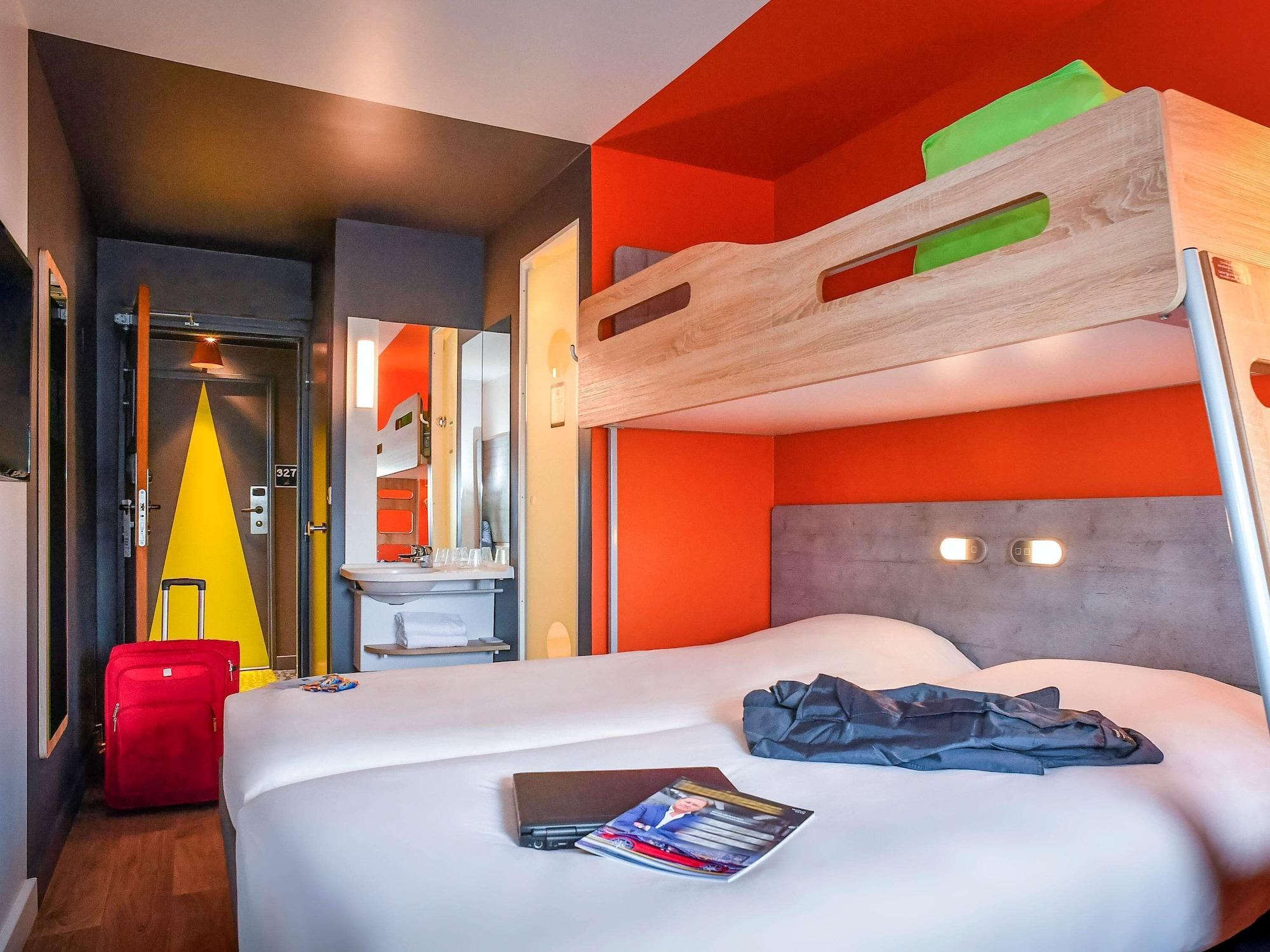 Ibis Budget Кутанс Екстериор снимка