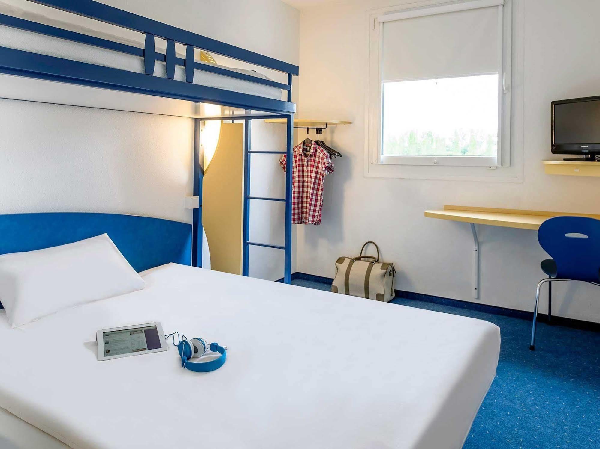 Ibis Budget Кутанс Екстериор снимка