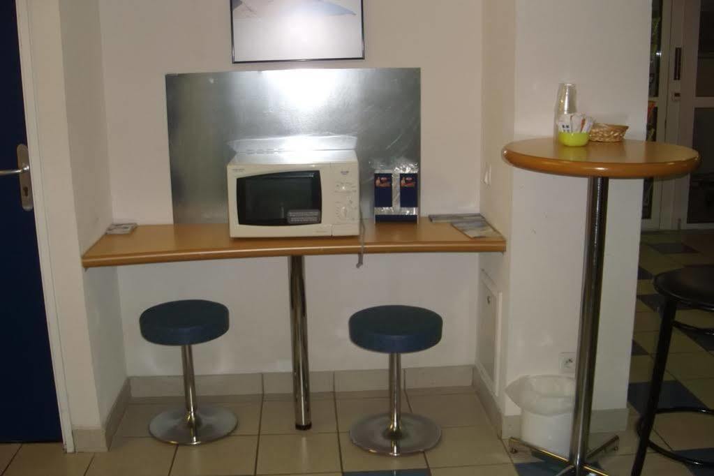 Ibis Budget Кутанс Екстериор снимка