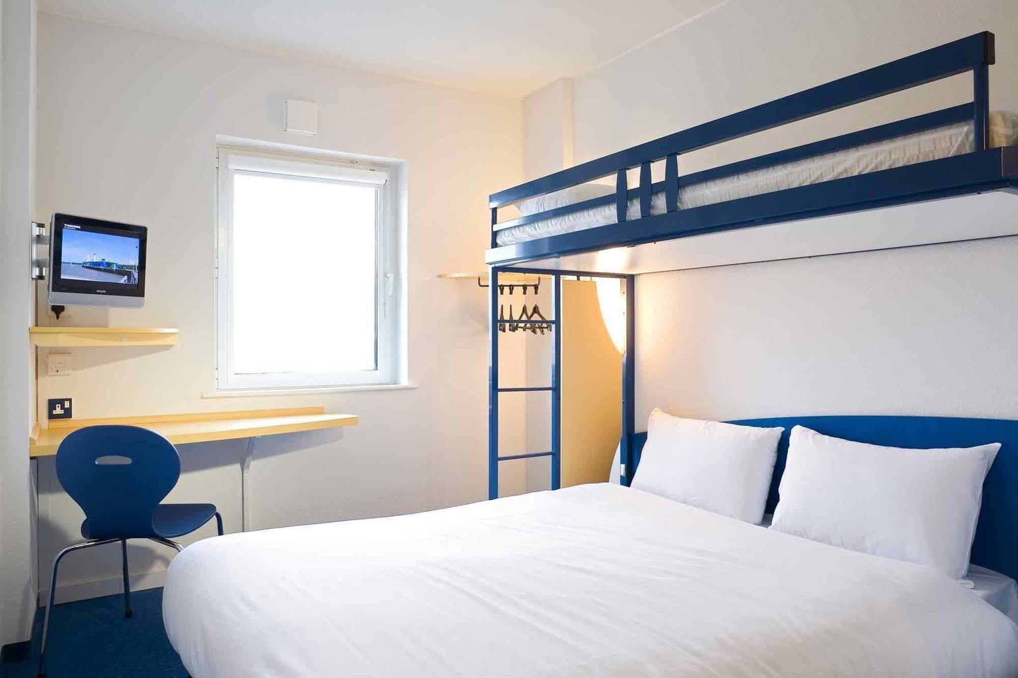 Ibis Budget Кутанс Екстериор снимка