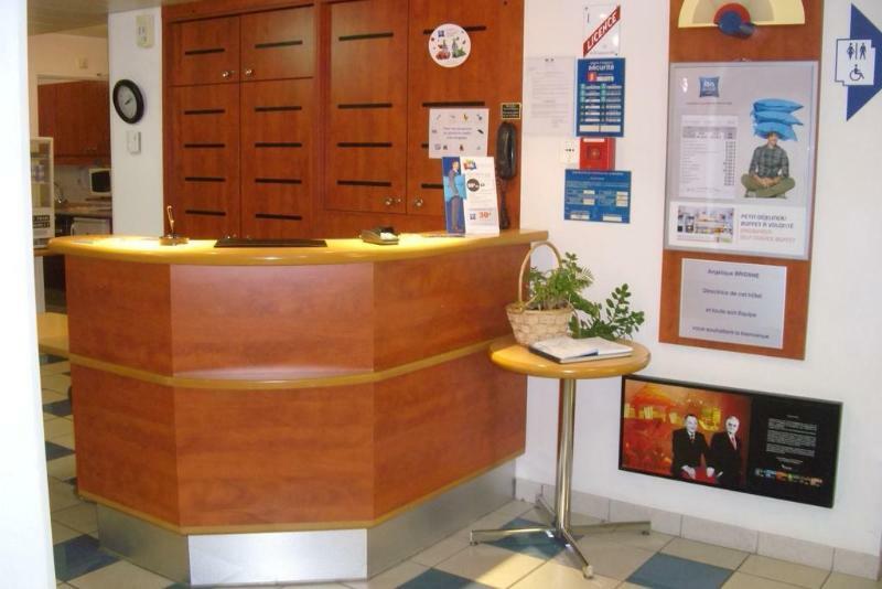 Ibis Budget Кутанс Екстериор снимка
